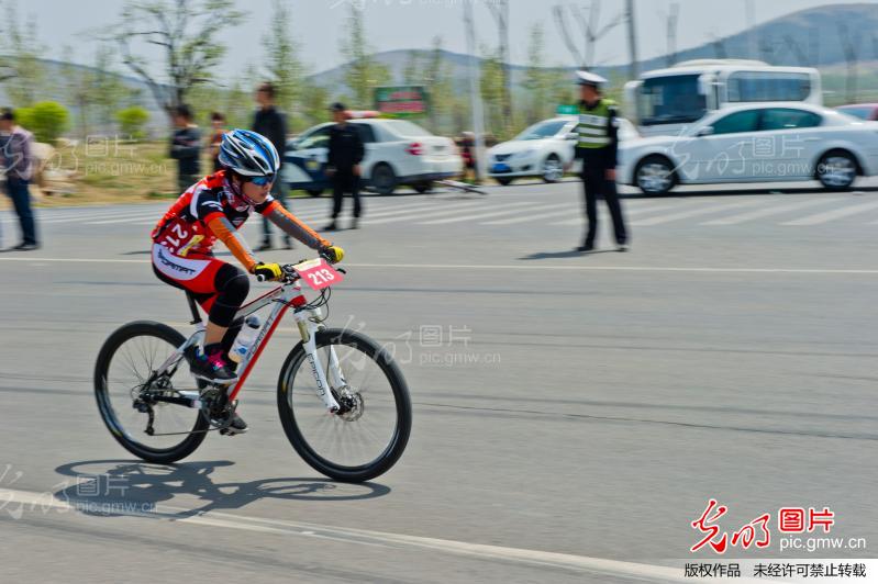 江苏:2013徐州贾汪第二届督公湖全国自行车邀