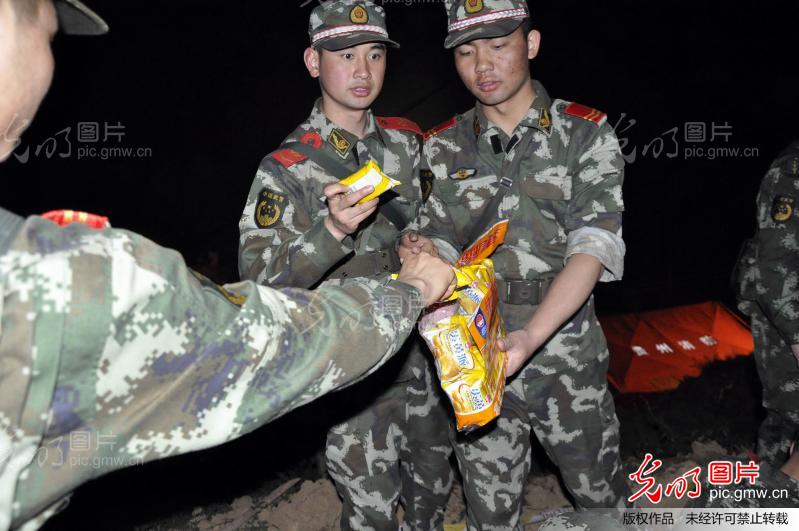 贵州毕节山体滑坡图片