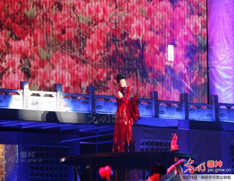 辣妹子宋祖英激情飞歌宜昌_新闻