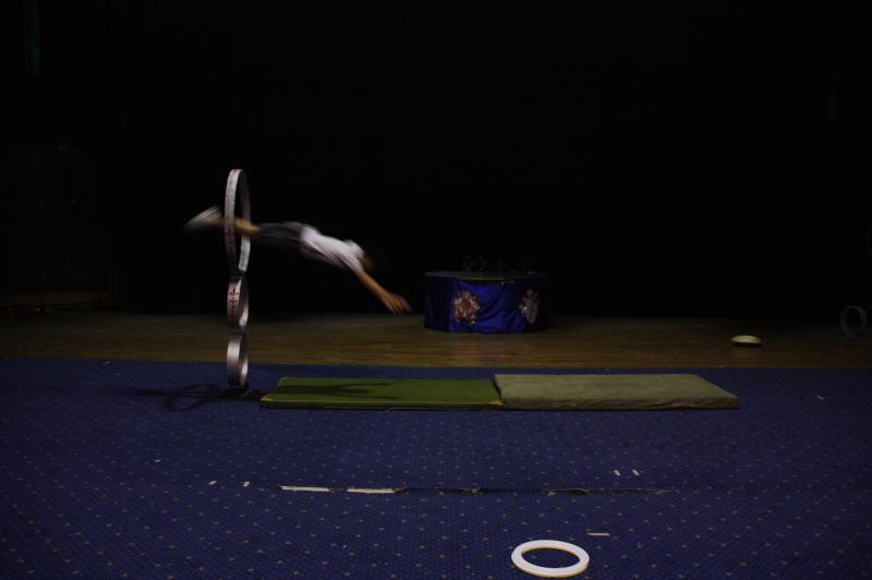 山东聊城:小演员苦练杂技传承非遗文化_孔晓政