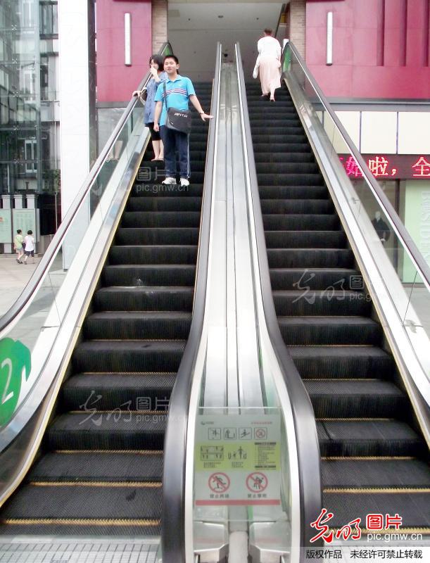 我国出台特种设备安全法 确立电梯身份证制度