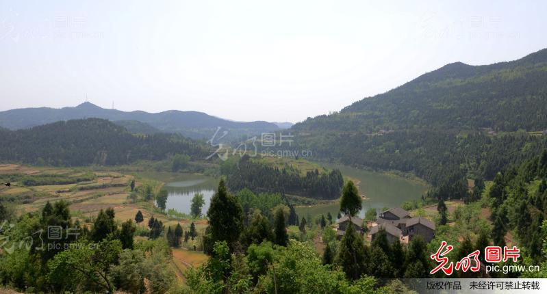 四川南充:南部县发现酷似男根<em>女阴</em>奇特景观_新