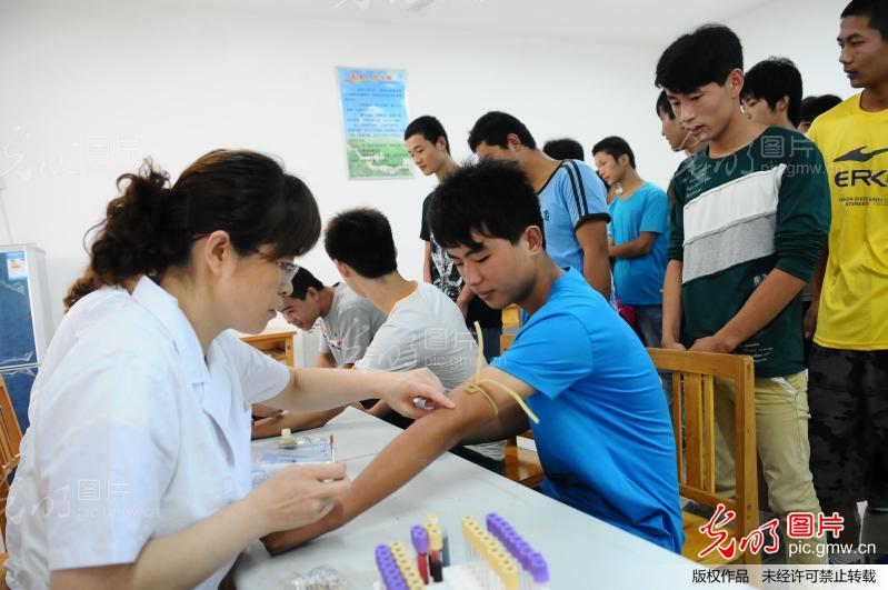 山东聊城夏季征兵体检工作全面展开