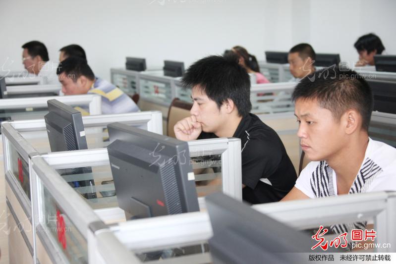 安徽黄山:残疾人免费学技能_新闻