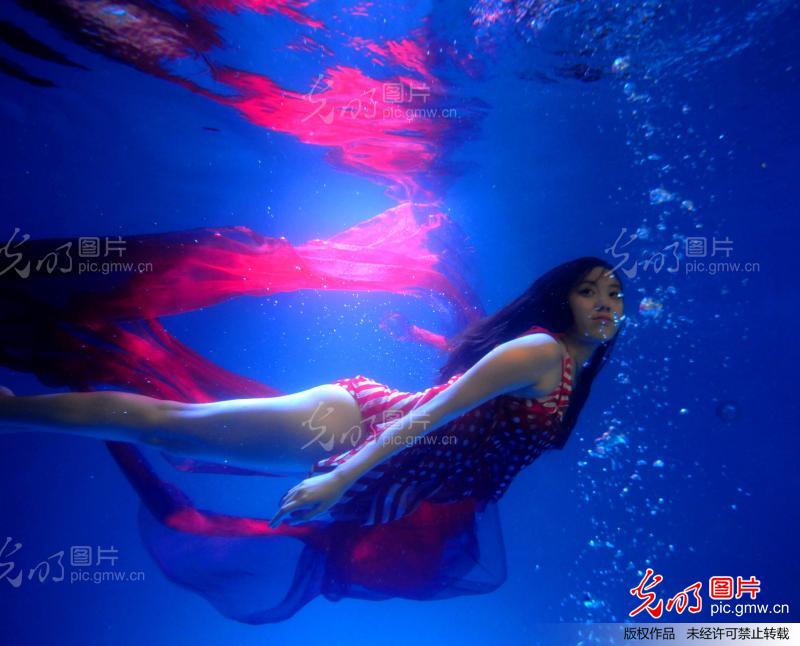 京城市民感受鱼美人_创意--人物肖像