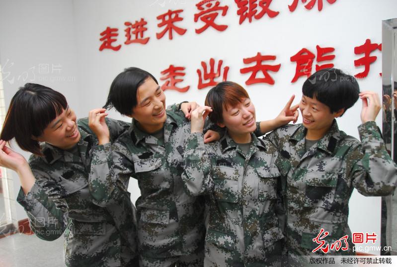 剪下长辫 立志苦练_新闻--社会_ 光明图片