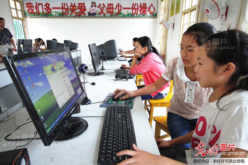 校园里的亲情<em>聊天</em>室_新闻--社会_ 光明图片