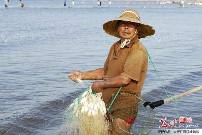 古老的挂网捕鱼法_创意--乡土人文_ 光明图片