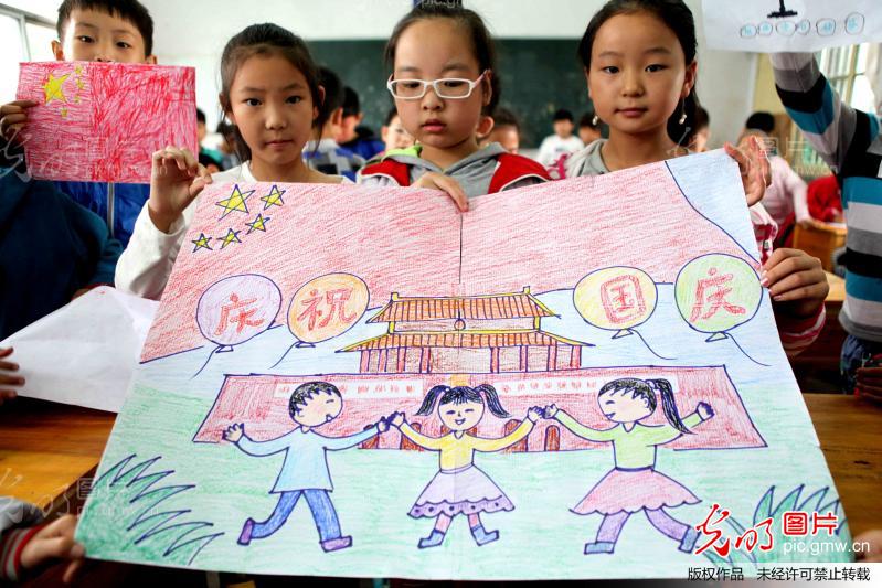 国旗和欢庆小学生图画