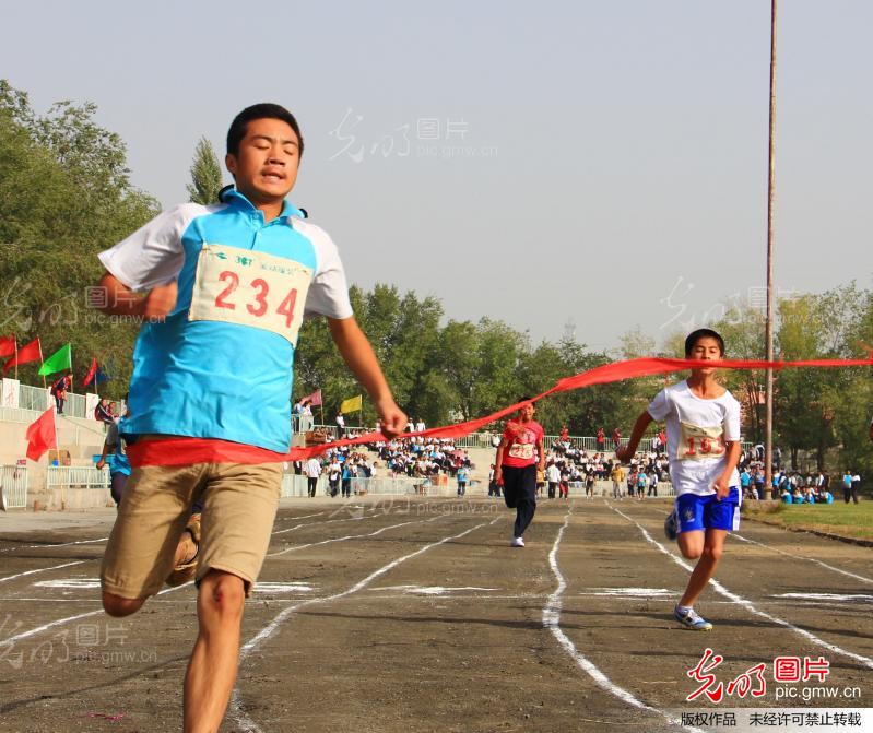 和硕:第十二届阳光体育田径运动会 900多名师