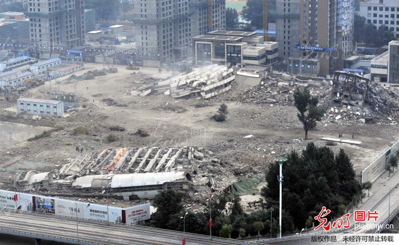 沈阳温度计大楼爆破拆除