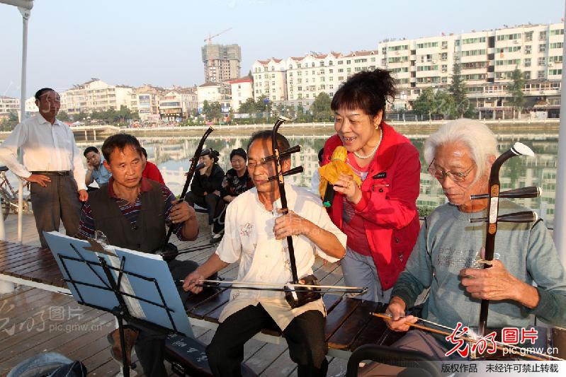 房县传唱最美山村教师村支书事迹_新闻