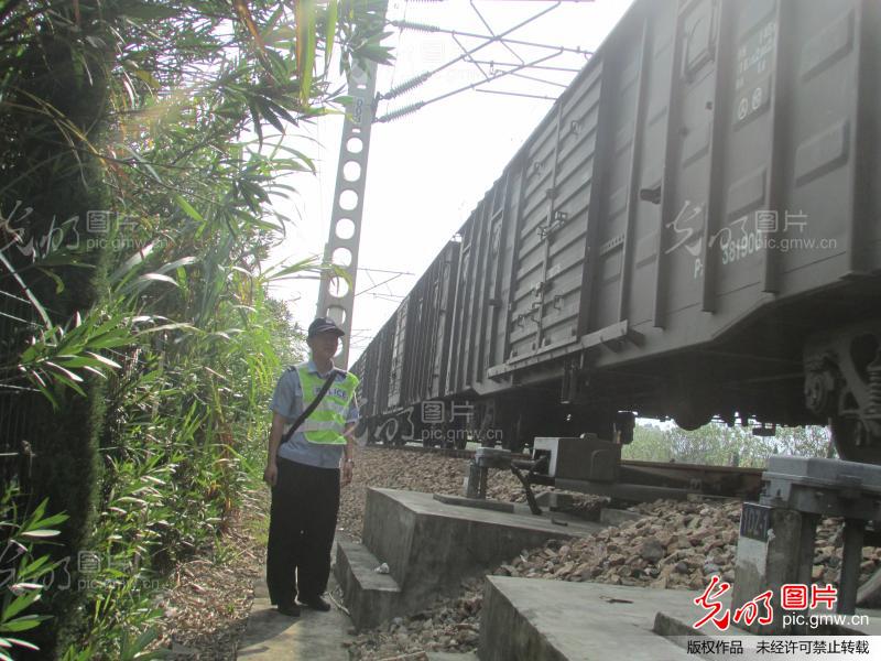 赣州处龙南车站派出所积加强线路巡查,应对台