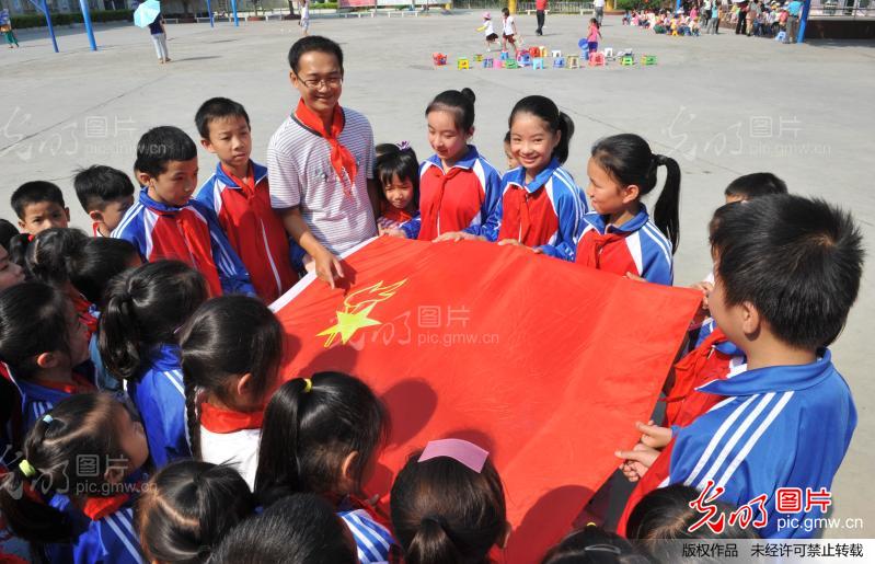 广西来宾:少先队组织开展红领巾相约中国梦主