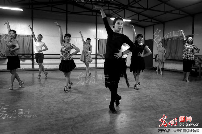 <em>拉丁舞</em>--我最爱,我坚持_磐石垂钓_ 光明图片