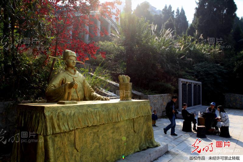 湖北巴东:传承非遗文化旅游景区增添亮丽景观