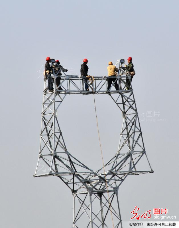 十堰滨江新区架设110千伏高压线