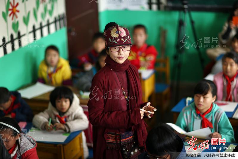 <em>杨丽萍</em>邀外来务工者及<em>子女</em>免费观看舞蹈_新闻