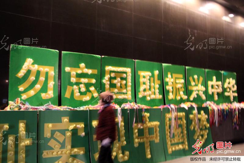 走进 纪念 馆 悼念 南京大屠杀 遇难同胞 _新闻