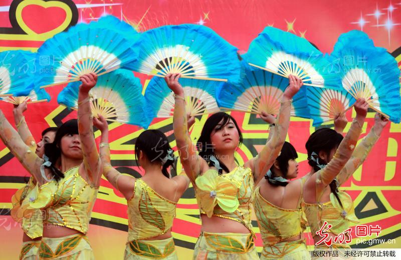 中职学生秀才艺倡导职业教育