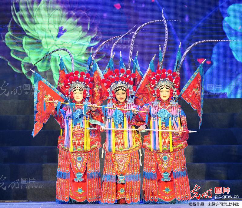 黄英、五洲<em>辣妹</em>和春天亮相<em>湖南</em>张家界慈利春晚