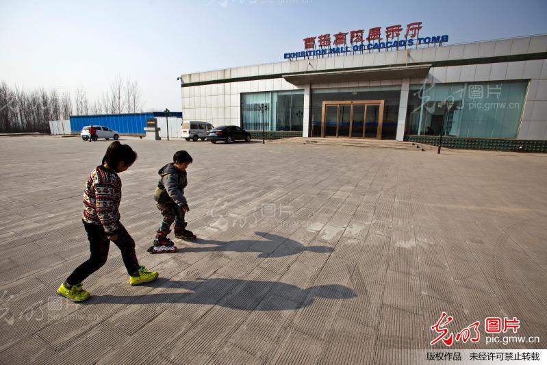 河南安阳曹操墓:发现四年藏深闺 游客难识真面