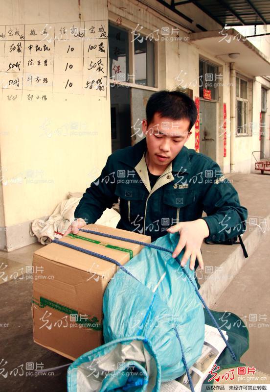 平凡的邮递员_民生影像--第二届公益福彩