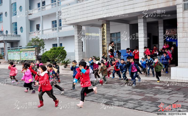 湖北省巴东县长江小学成功开展消防演练_第四