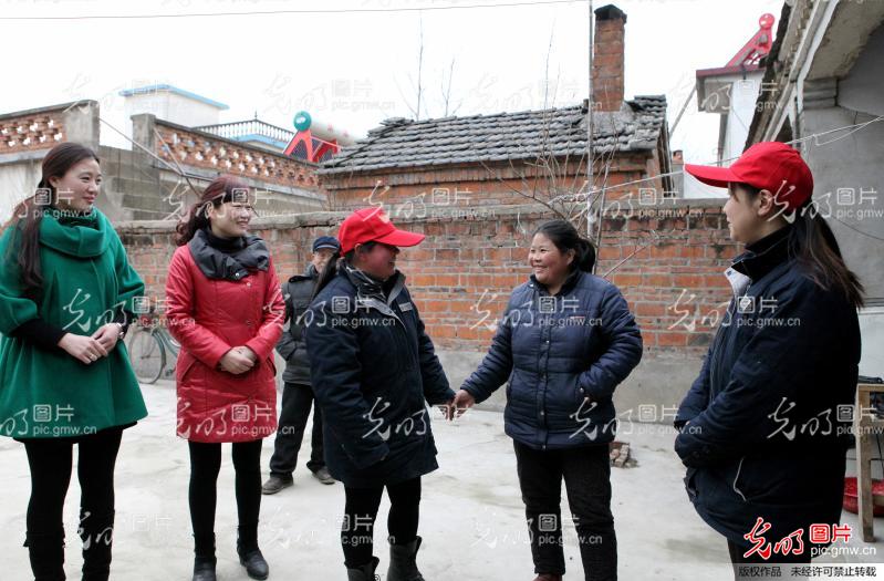 安徽阜阳临泉县:女职工结对帮扶留守妇女喜迎