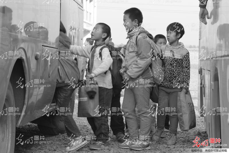 放学;美丽家乡赤峰公园一角;城市美容师_第四