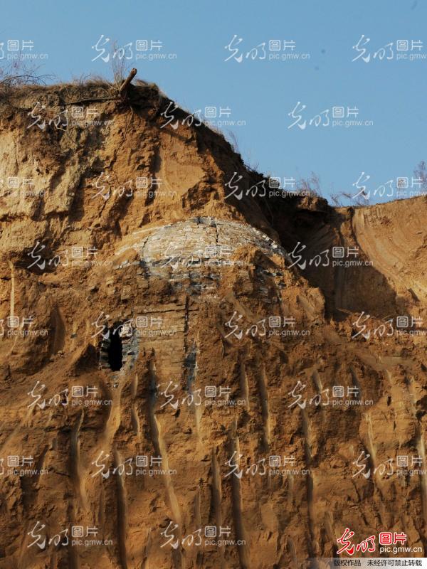山西盂县发现2座明代古墓图片