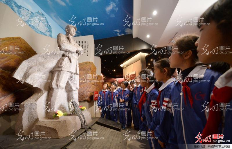 缅怀英烈 砥砺前行