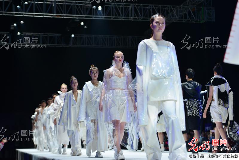 模特秀视频时装秀中国 20180520235529_8134.jpg