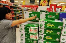 财经配图-食品:商场摆放的惠氏启赋进口奶粉