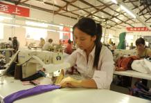 河南汝南县:村里小工厂解决留守妇女大就业_高