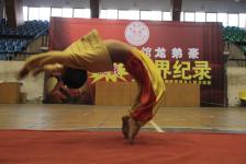 重庆:7岁童打破30秒后手翻世界纪录