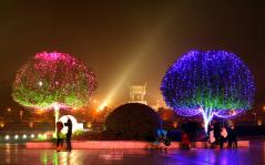 广州珠江新城橡皮擦大楼和铅笔大楼落成_