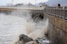 冷空气来袭 连云港沿海巨浪拍岸_新闻--自然环