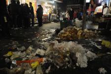 安徽蚌埠小吃街 情人散去 垃圾满地_高建业