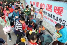 山东阳谷:学雷锋,免费为孤寡老人配眼镜_新闻