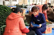 沂南信合服务延伸到地头_王彦冰