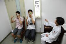 南京:征兵时间调整后首批夏季直招士官体检_秦