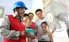 江苏东海:红<em>马甲</em>村组 传授用电常识_张开虎_