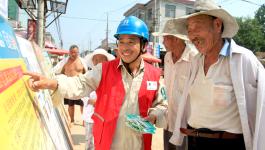 江苏东海:红<em>马甲</em>村组 传授用电常识_张开虎_