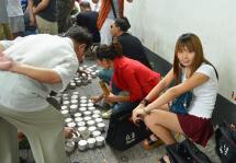 杭州蟋蟀生意红火+引来山东女教师卖蛐蛐