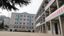 山西万荣县城镇中学一初三学生跳楼生命垂危