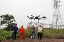 国网达州供电公司首次采用无人机架设光纤线路
