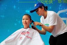 广州:最美<em>女士剃光头</em>助力白血病患儿_民生影