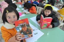 浙江临安:小学生读写雷锋日记传承雷锋精神_新