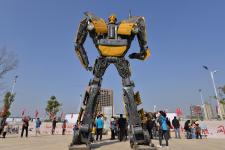 安徽蚌埠 钢铁战士助阵房企 市民大饱眼福_新